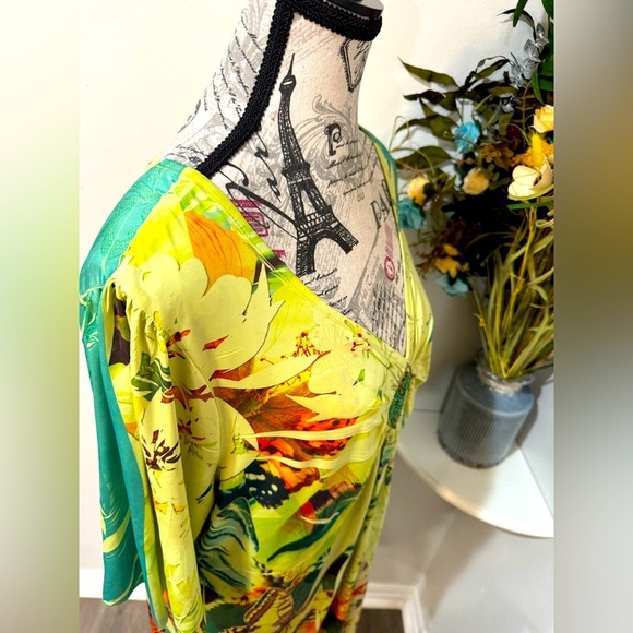 Energie Vibrant Floral & Butterflies Floral Tunic with Beaded Detail Size 2X - Picture 5 of 10